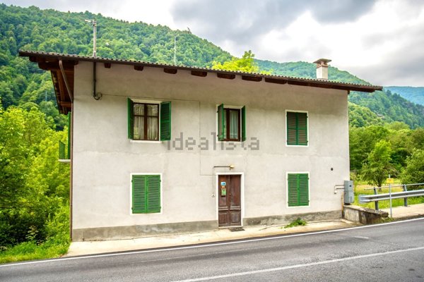 casa indipendente in vendita a Frassino