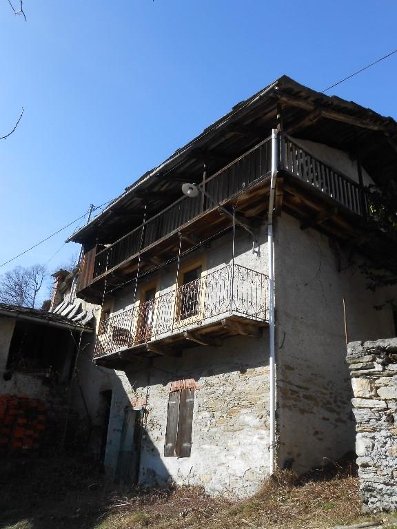 casa indipendente in vendita a Frassino