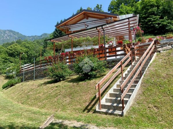 casa indipendente in vendita a Frassino