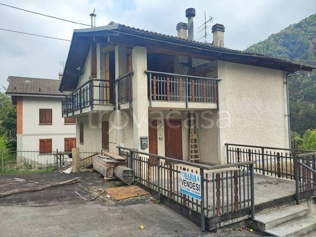 casa indipendente in vendita a Frassino