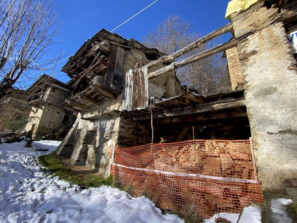 casale in vendita a Frassino