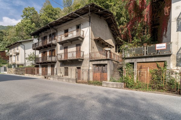casa indipendente in vendita a Frassino
