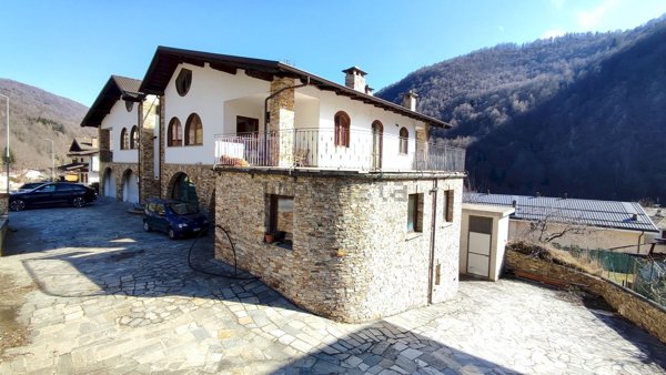 casa indipendente in vendita a Frassino
