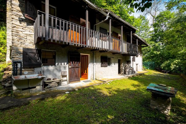 casa indipendente in vendita a Gambasca in zona Comba Nari