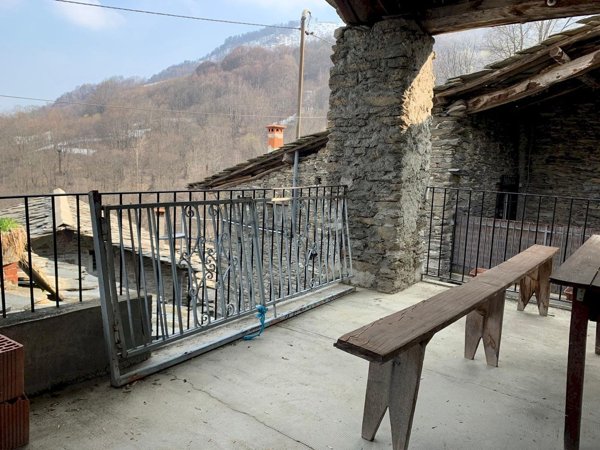 appartamento in vendita a Gambasca in zona Barra