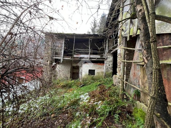 casa indipendente in vendita a Gambasca in zona Comba Nari