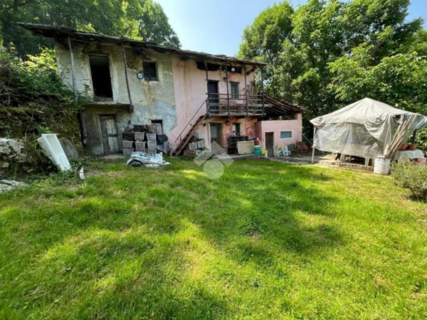 pentavano in vendita a Gambasca in zona Comba Nari