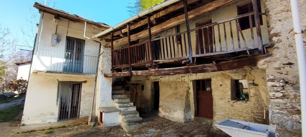 casale in vendita a Gambasca