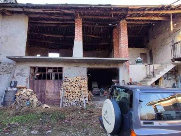 casale in vendita a Gambasca