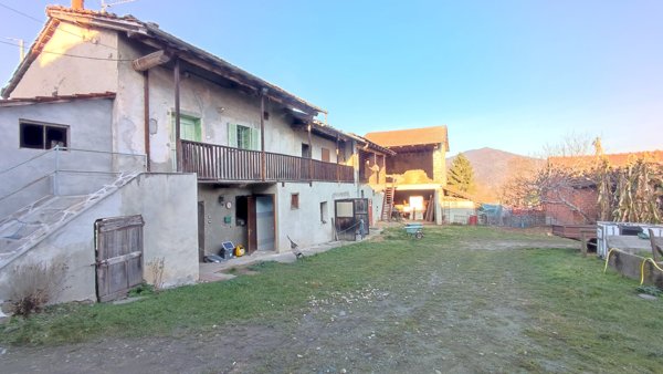 casa indipendente in vendita a Gambasca in zona Carpenetti