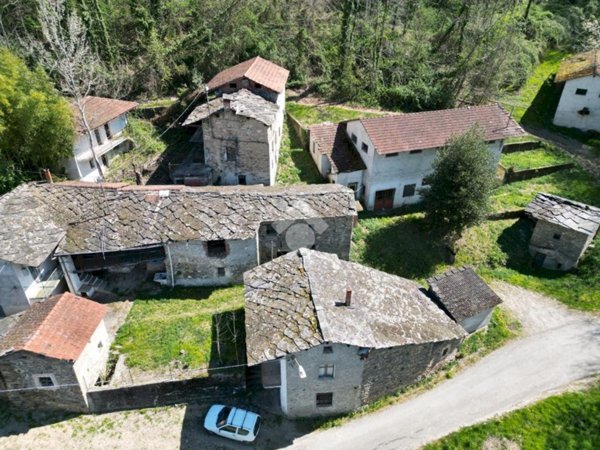 casa indipendente in vendita a Gambasca in zona Comba Nari