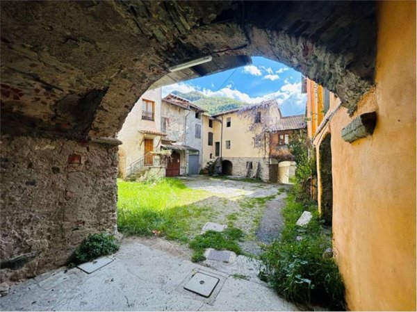 casa semindipendente in vendita a Garessio