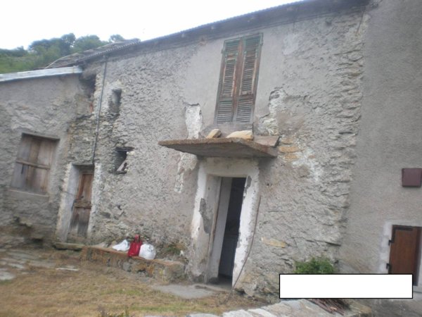 locale di sgombero in vendita a Garessio