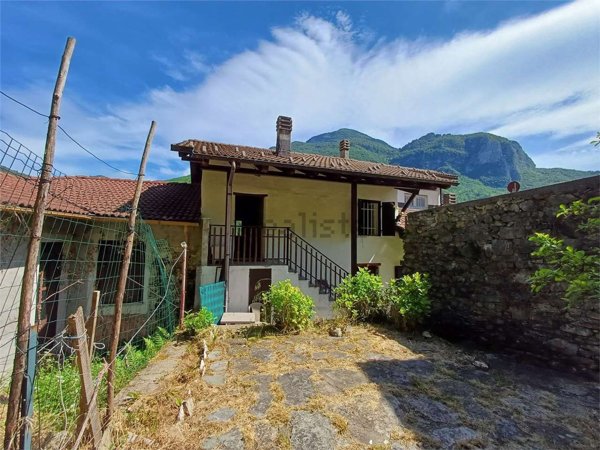 casa indipendente in vendita a Garessio in zona Trappa