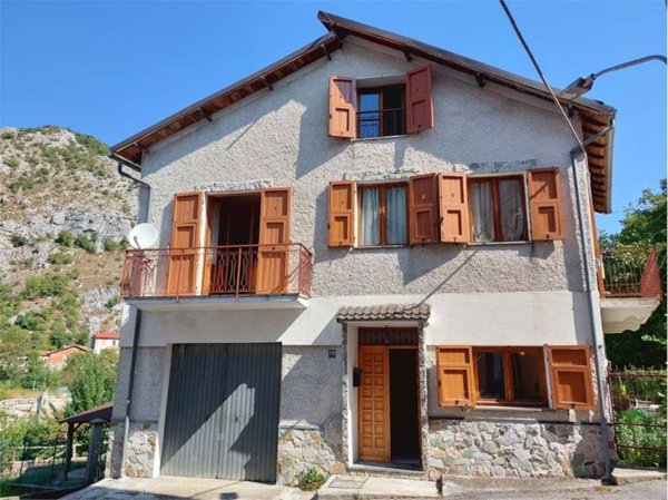 casa indipendente in vendita a Garessio