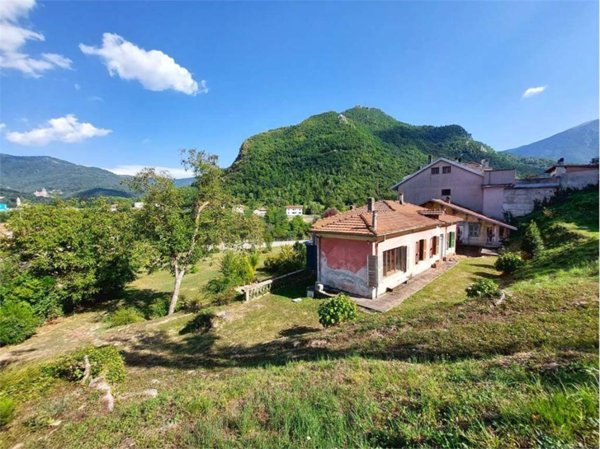 casa indipendente in vendita a Garessio