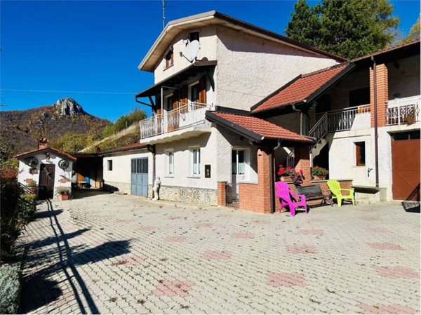 casa indipendente in vendita a Garessio