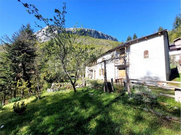 casa indipendente in vendita a Garessio in zona Valdinferno