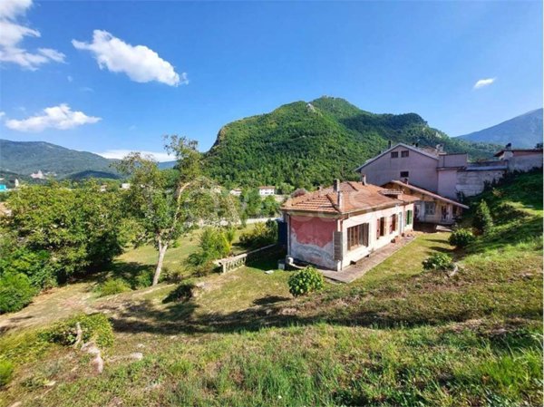 casa indipendente in vendita a Garessio